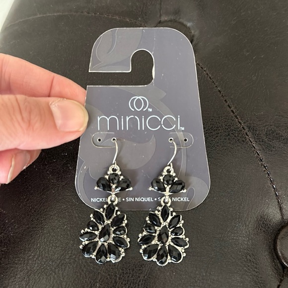 Minicci Jewelry - 🌞3/$20 NWOT Minicci Silver and Black Dangle Earrings